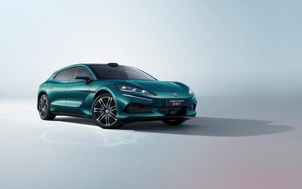 Daniel Craig Pamer Denza Rival Porsche 911 Bertenaga 1.000 HP