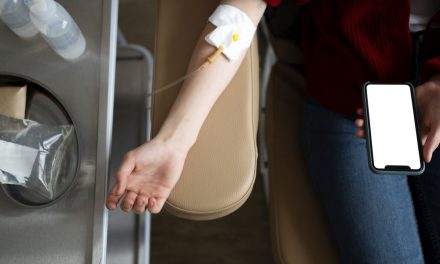 Mengenal IV Drip: Benarkah Efektif Untuk Stamina Atau Tren?