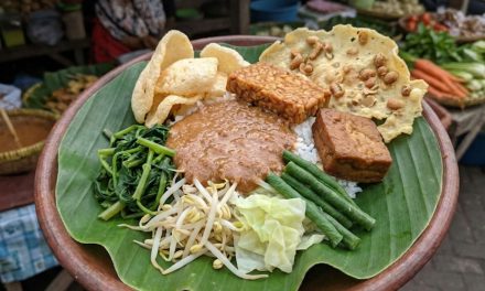 Pecel Jawa: Rasa Sehat Dan Gurih Yang Menjadi Warisan Kuliner