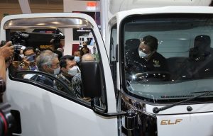 Isuzu Elf EV Bertenaga Listrik Mulai Di Uji Coba Di Jakarta