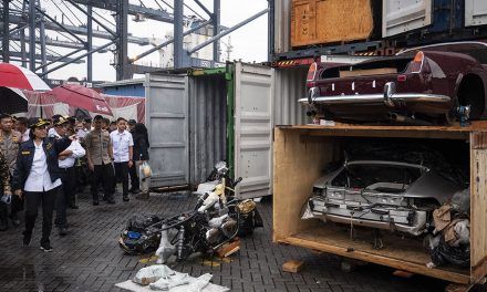Bea Cukai Gagalkan Penyelundupan Ratusan Kendaraan Mewah