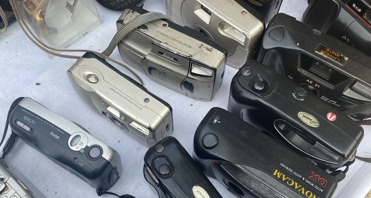 Tren Thrifting Kamera Analog Pocket: Gaya Hidup Estetik Gen Z