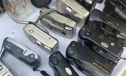 Tren Thrifting Kamera Analog Pocket: Gaya Hidup Estetik Gen Z