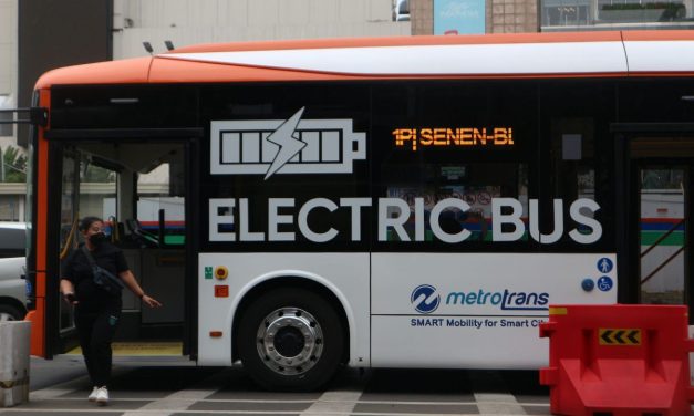 Transjakarta Mulai Uji Coba Bus Listrik Baru Di Halte Harmoni