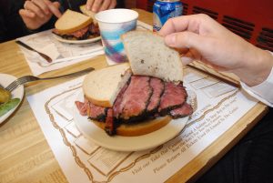 Uniknya Pastrami On Rye New York Yang Dagingnya Meleleh