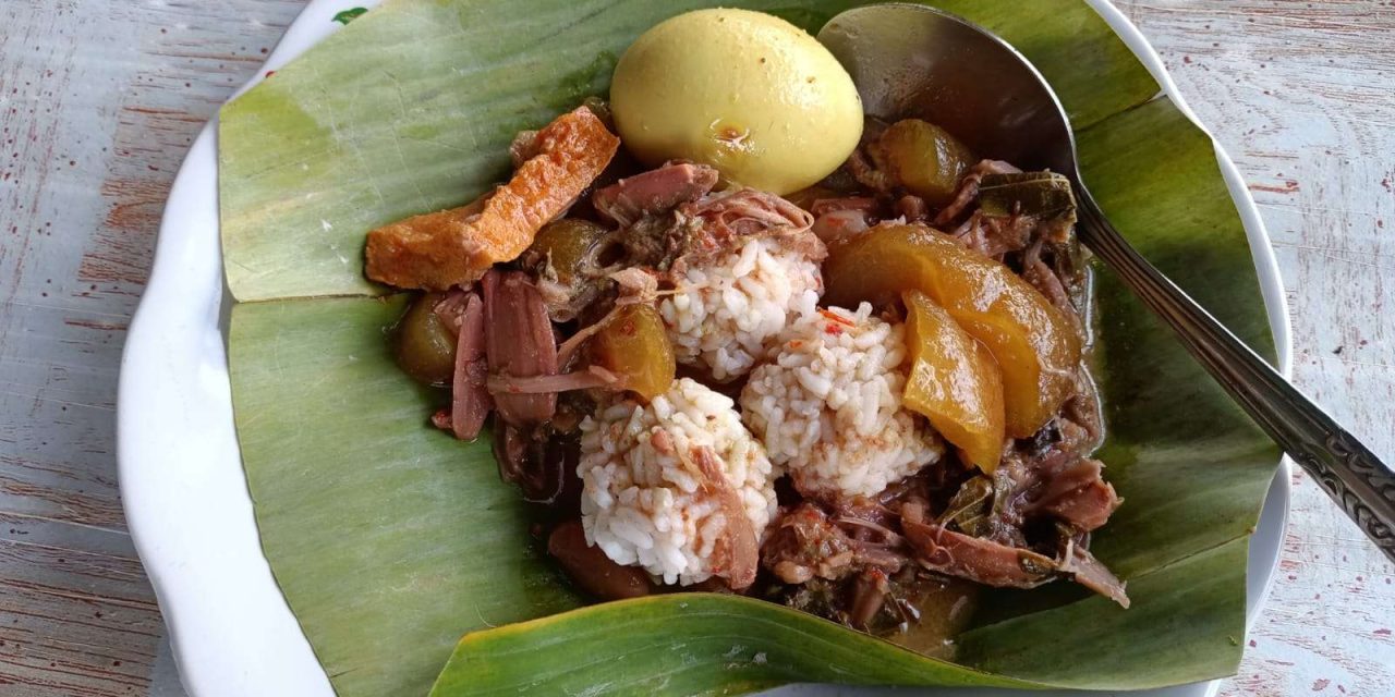 Mengenal Nasi Penggel: Nasi Bulat Berlauk Kikil Khas Kebumen
