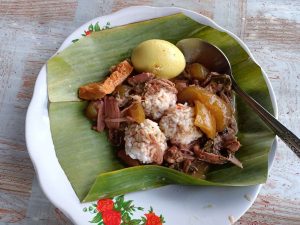 Mengenal Nasi Penggel: Nasi Bulat Berlauk Kikil Khas Kebumen