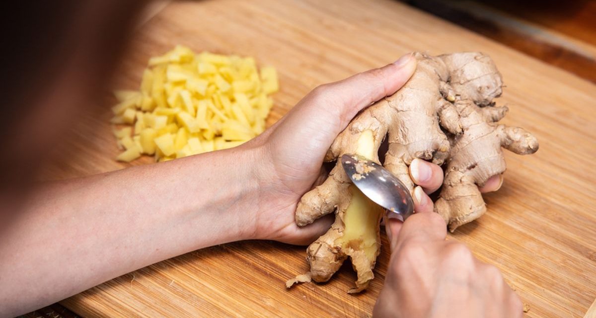 Trik Kupas Jahe Dan Kunyit Lebih Hemat: Gunakan Sendok Makan