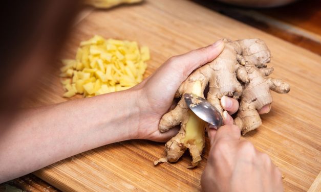 Trik Kupas Jahe Dan Kunyit Lebih Hemat: Gunakan Sendok Makan