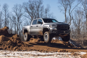 RAM 1500 RHO Dibekali Suspensi Bilstein Black Hawk e2