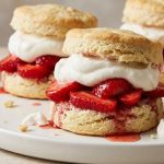 Kelezatan Strawberry Shortcake Berbasis Biskuit Mentega Lembut